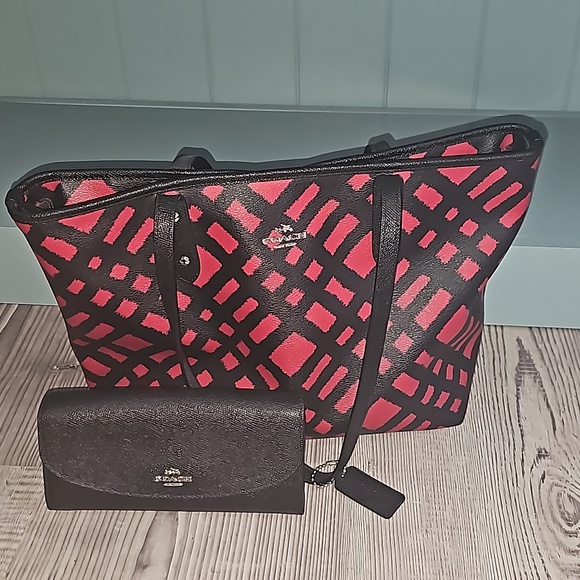 COACH HANDBAG!! Amazing black and red pattern with matching wallet!! So cute!! - Picture 1 of 6
